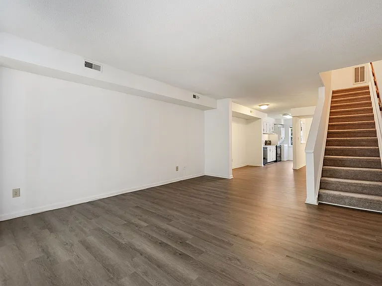 126 Schultz St — Photo 3