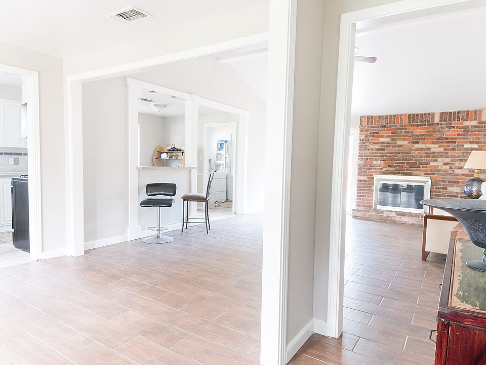 open foyer to living/dining 