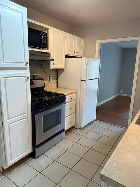 3 bed, 1700 sqft, $2,100 — Photo 4