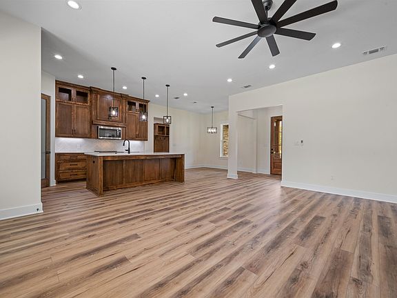 4th image of 130 Pecan St