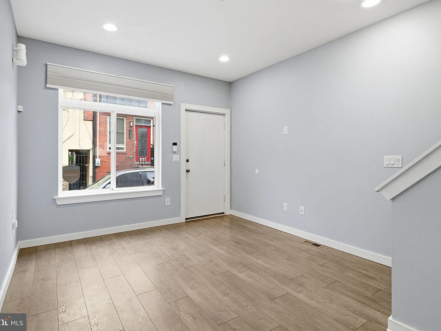 3 bed, 2.5 bath, 1605 sqft, $2,400 — Photo 2
