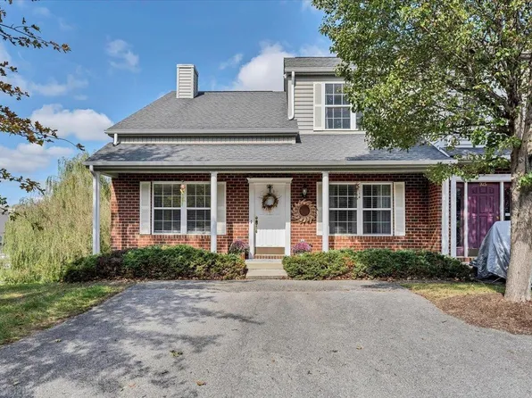 935 Oak Tree Blvd NW, Christiansburg, VA 24073