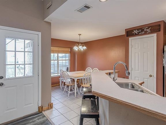 5th image of 203 White Wing Dr