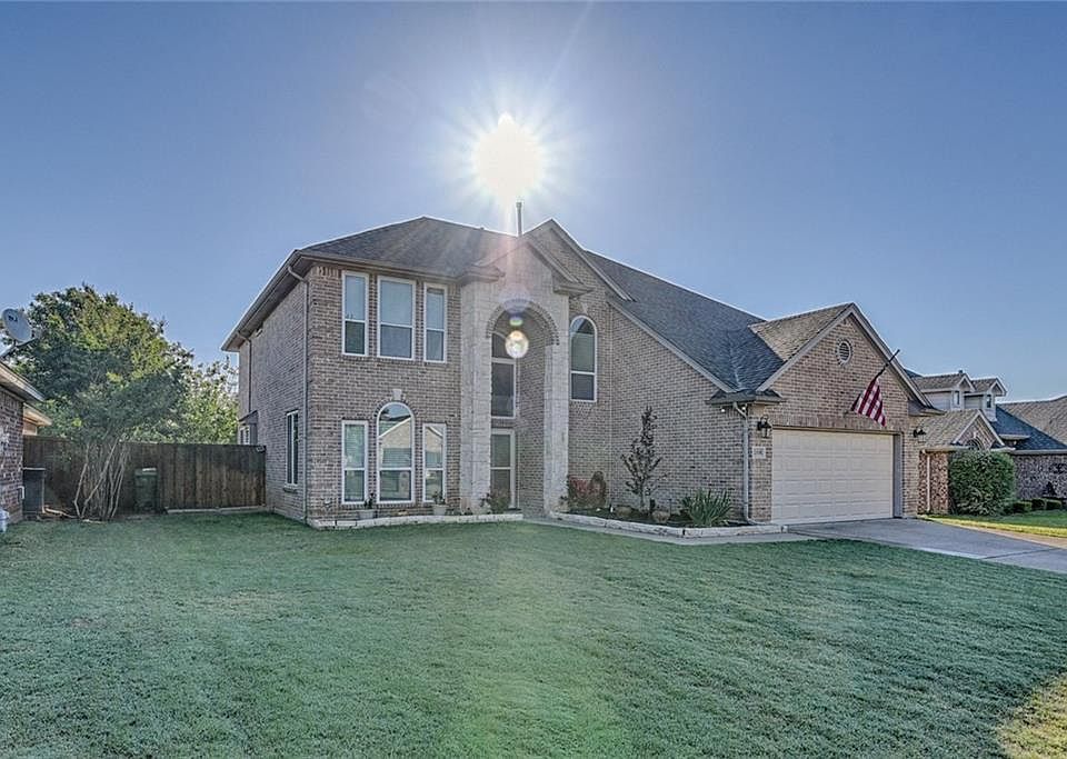 1st image of 2118 Lexington Dr