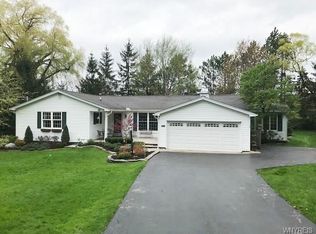 8 Mount Airy Ct, Orchard Park, NY 14127
