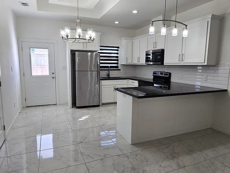 918 N Woodson Ave — Photo 13