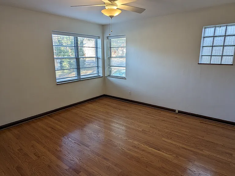 5301 Jamieson Ave #C — Photo 18