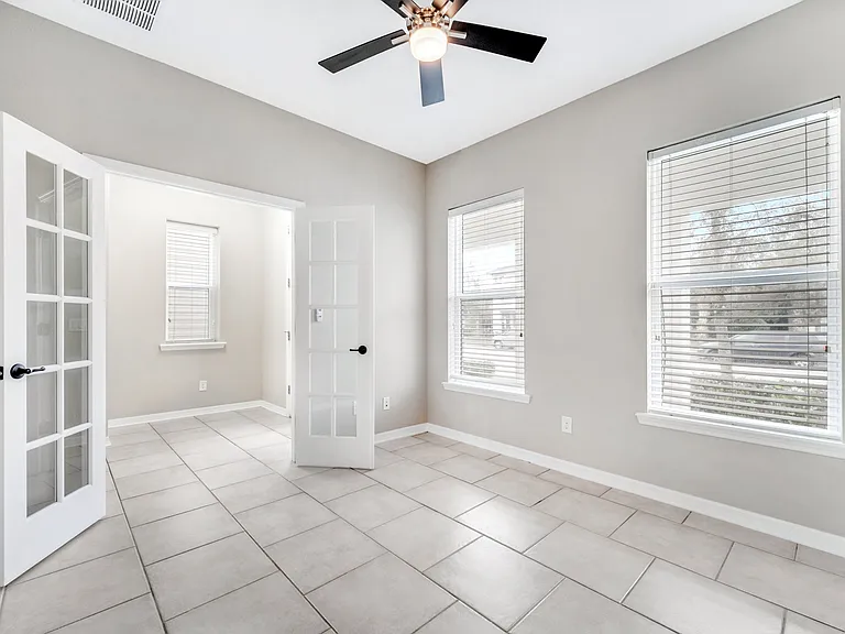8161 Laureate Blvd — Photo 5