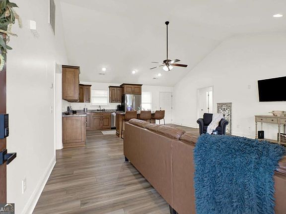 5th image of 210 Madison Dr SW