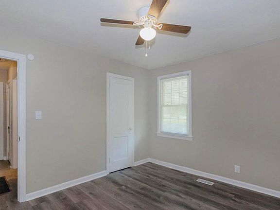 4th image of 2220 Simmons Ave