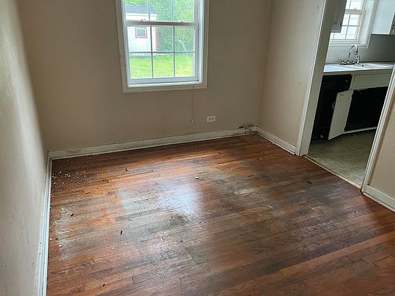4th image of 3429 Moore Dr