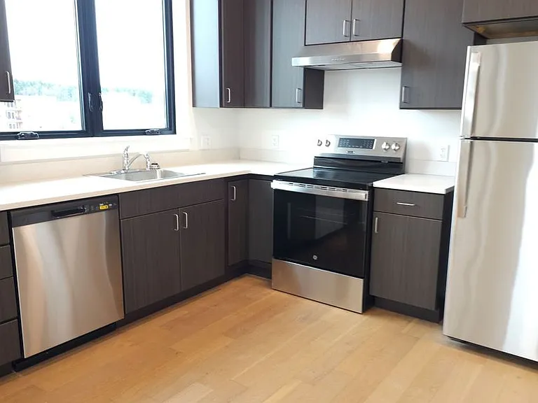 510 Shelburne Rd — Photo 4