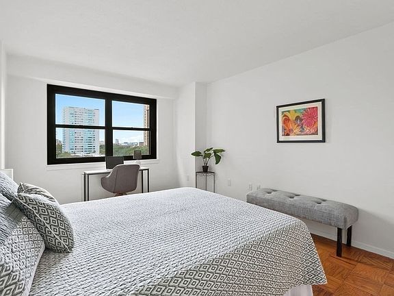 4th image of 9 Hawthorne Pl APT 7O