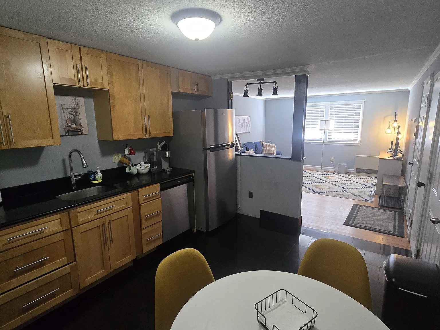 2 bed, 900 sqft, $1,800 — Photo 2