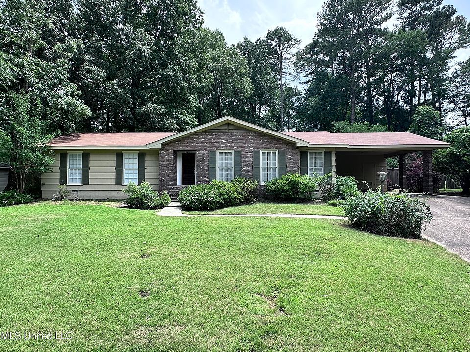 1st image of 915 Briarwood Dr
