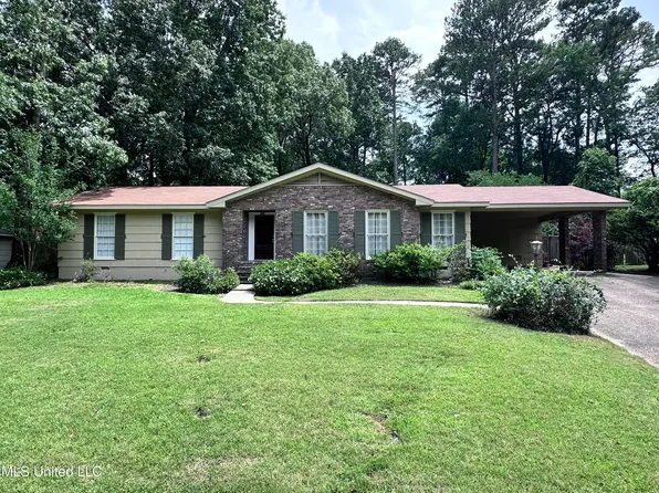 915 Briarwood Dr, Jackson, MS 39211