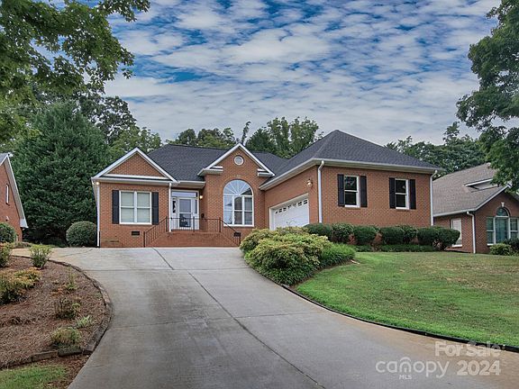 2nd image of 943 Argyle Ct