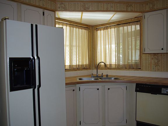 5th image of 403 Drage Dr