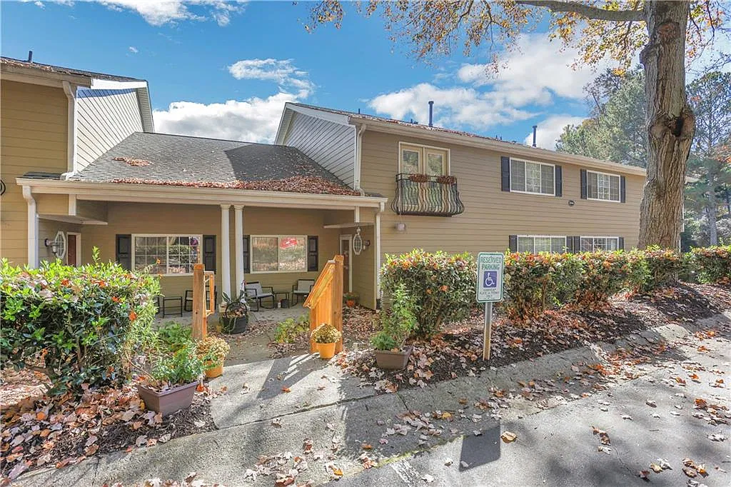 2 bed, 2.5 bath, 1290 sqft, $2,475 — Photo 1