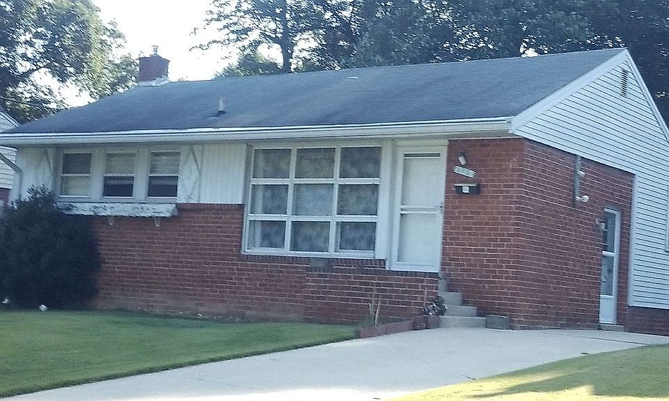 2nd image of 5931 89th Pl