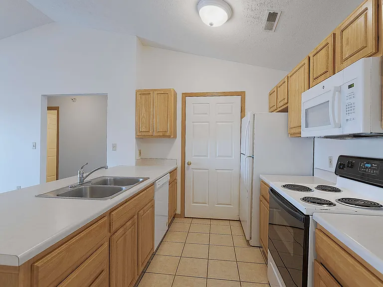 Park Ridge Apartments — Photo 67