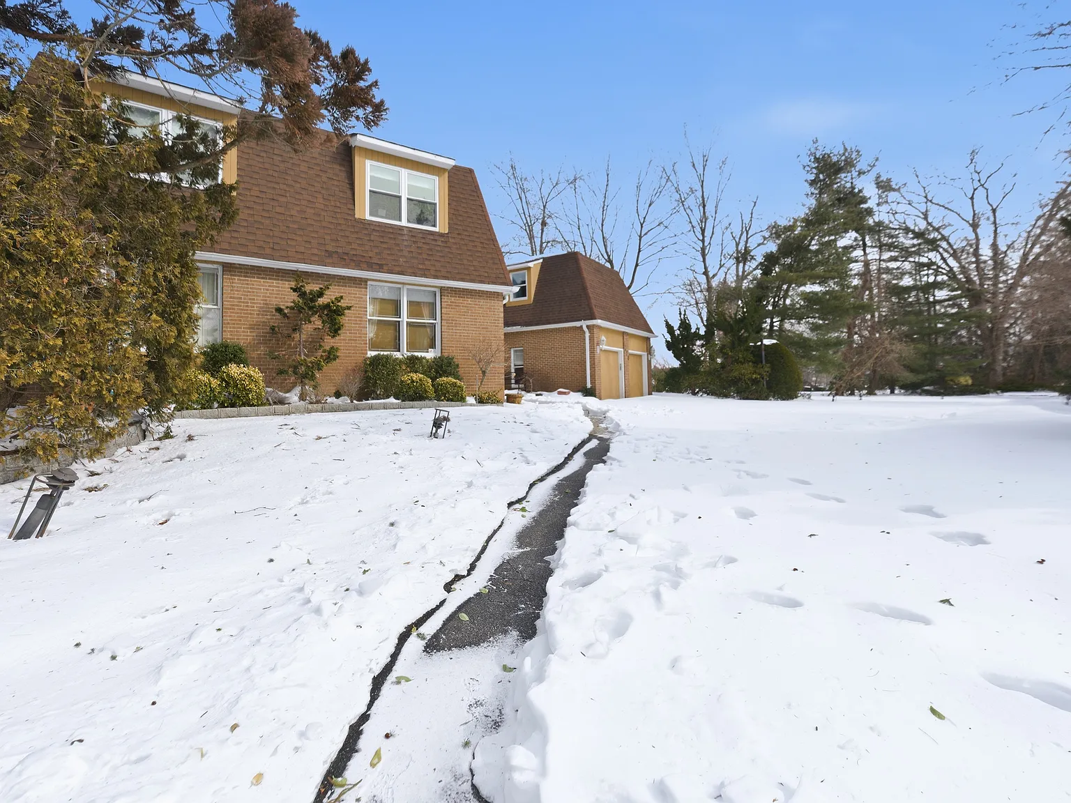 8 bed, 6482 sqft, $25,000 — Photo 3