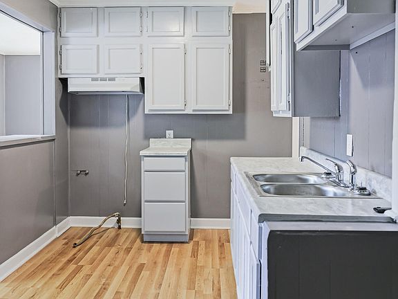 5th image of 333 Bon Air St