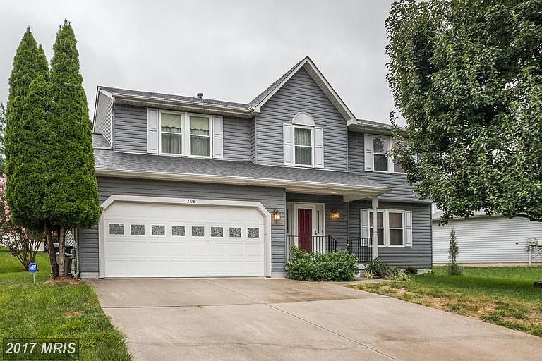 2nd image of 1208 Kingsbury Dr
