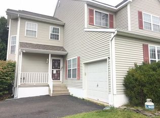 20 Woodfield Dr, Washingtonville, NY 10992