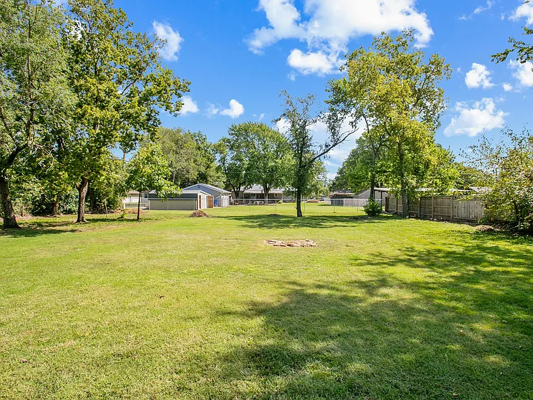 2914 N Clarence Ave — Photo 17