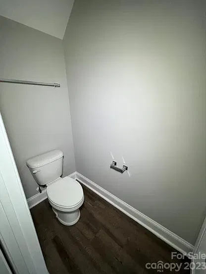3 bed, 2.5 bath, 1320 sqft, $2,100 — Photo 2