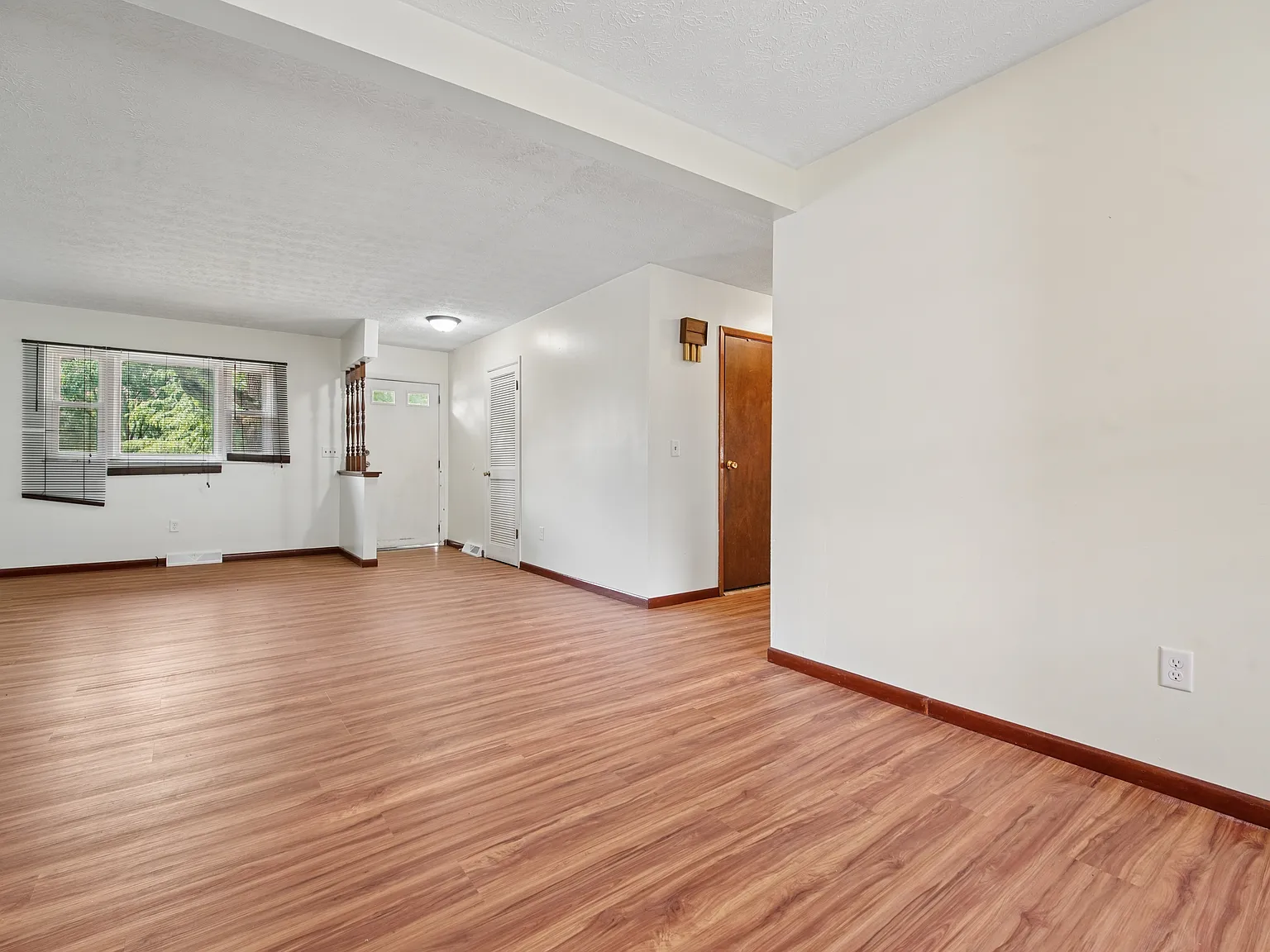 3 bed, 2.5 bath, 1536 sqft, $2,100 — Photo 3