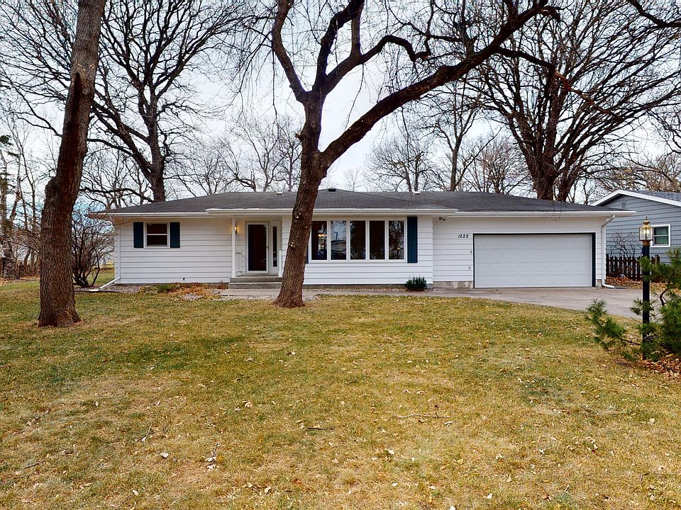 1222 13th Ave Se East Grand Forks Mn 56721 Zillow