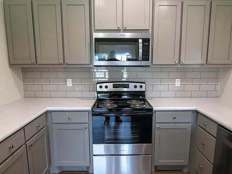 2 Emerald Ct — Photo 3