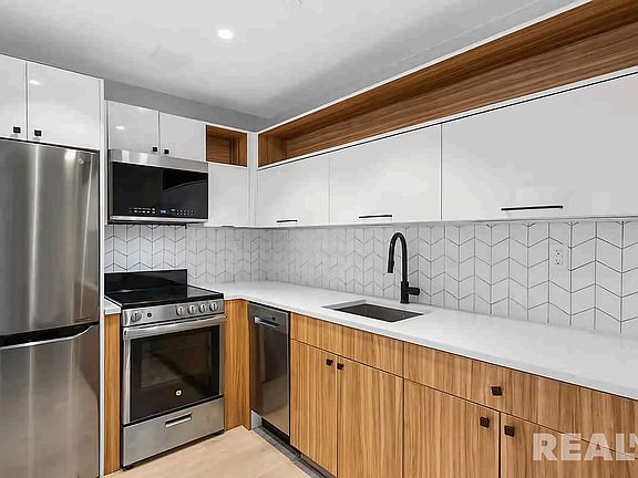 2nd image of 60 W 125th St #1008