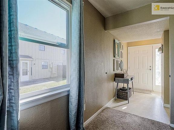 3rd image of 509 NE Brookwood Cir APT D