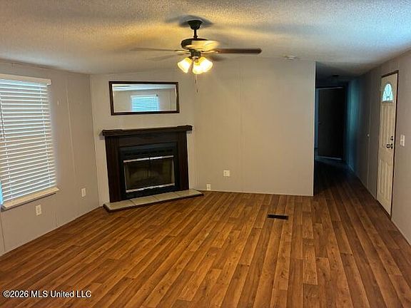 4th image of 143 New River Rd