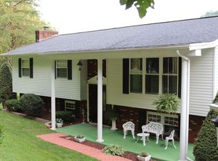 110 Shamrock Dr, Lavalette, WV 25535