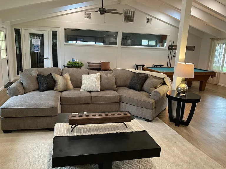 Lassen Villa Apartments — Photo 21