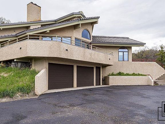 2nd image of 3200 Laurel Ln
