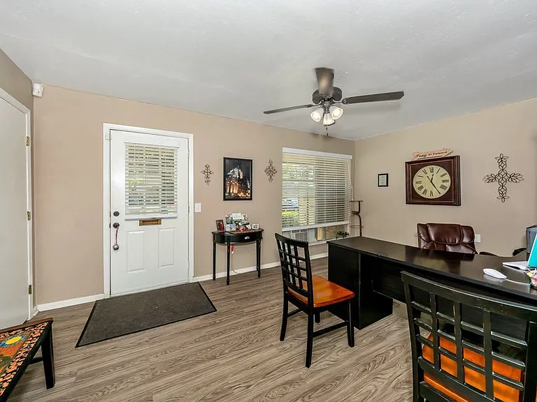 4700 King St — Photo 11