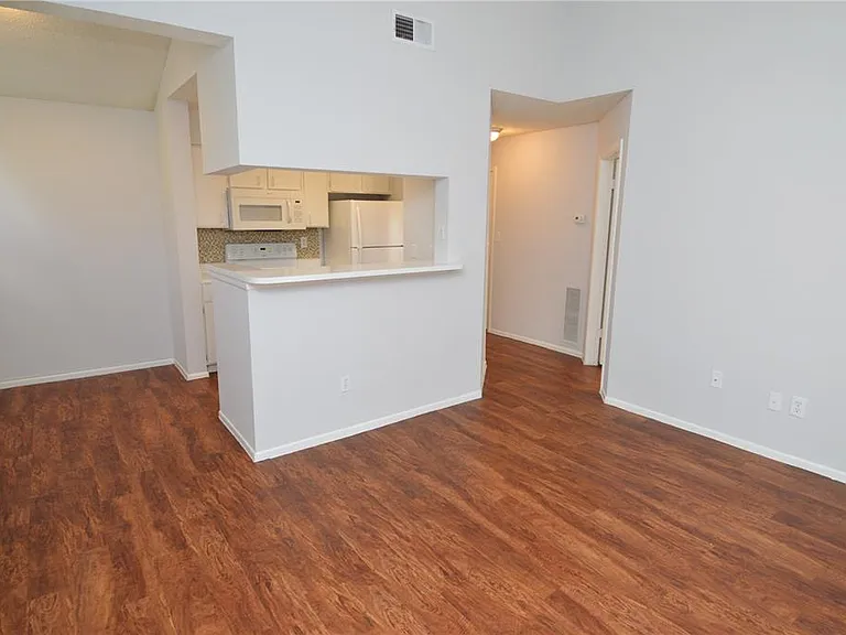 8625 Mallard Reserve Dr #201 — Photo 3