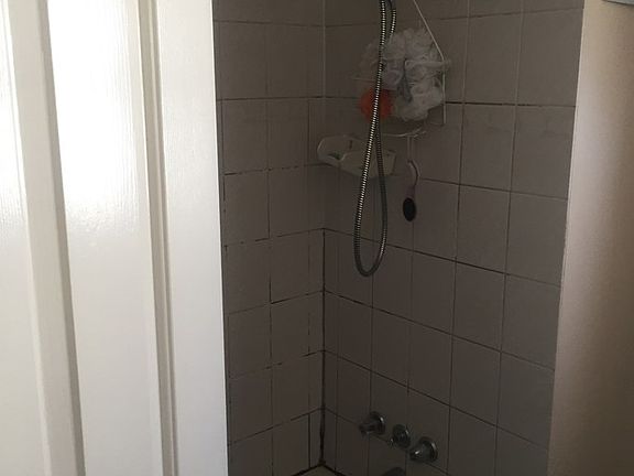 3rd image of 11845 98th Ave #1A
