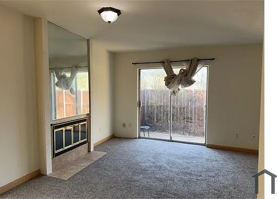 2602 Custer Pkwy #D — Photo 3