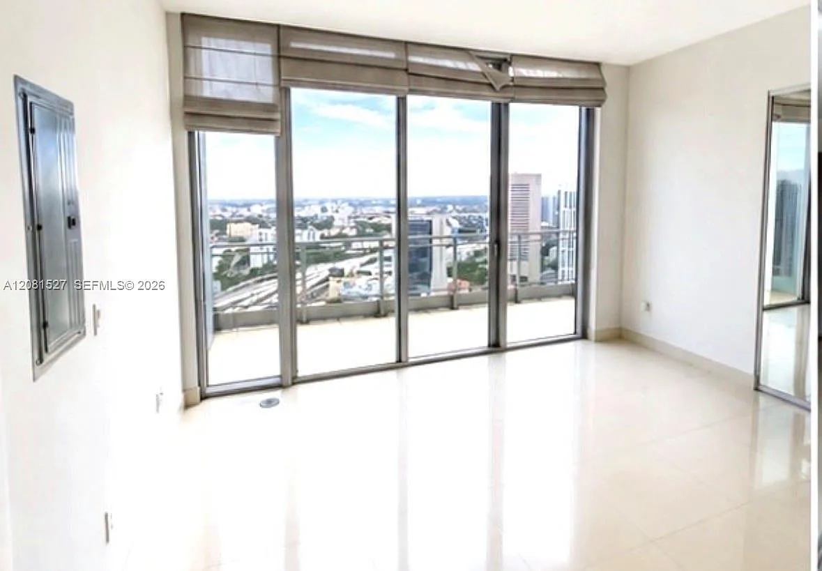 Ivy Condo — Photo 3