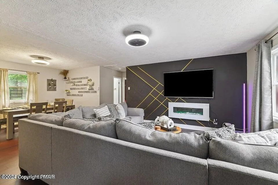 8345 Shannon Dr photo 1