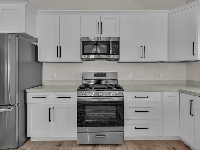 325 E Mitchell Dr — Photo 10