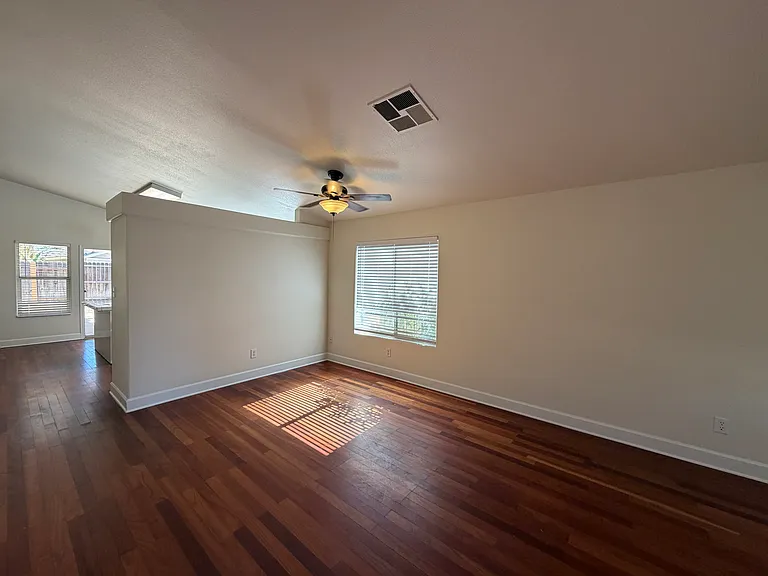 8319 Hemlock Ct — Photo 8