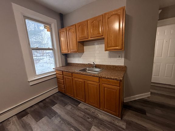 3rd image of 888 Yorkston St Floor 2