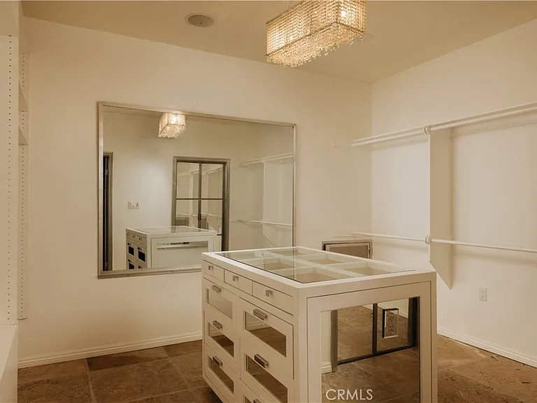 4909 Woodley Ave — Photo 24